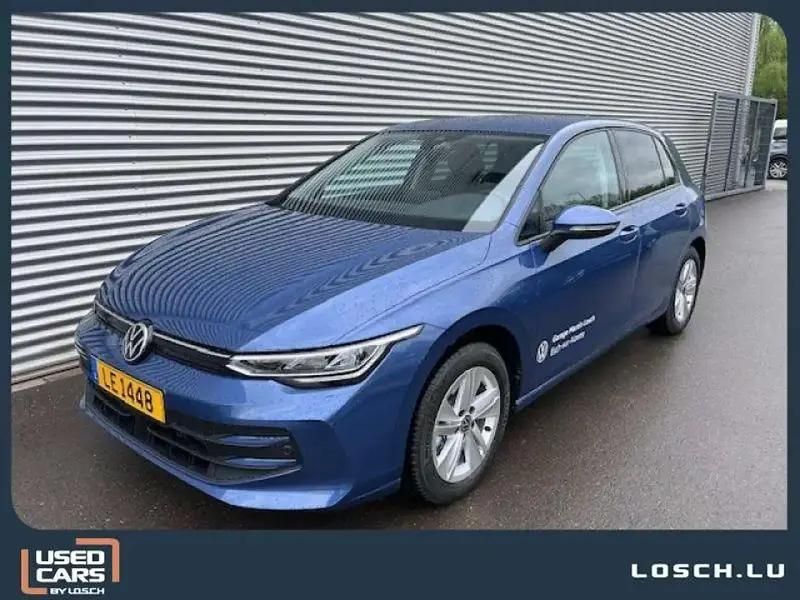 Bleu Nouvelle 2025 VW Golf VIII Life Berline | 30 400 € (Bon prix) - Image 1/4