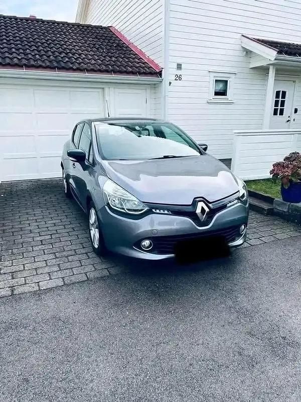 Utilisé 2015 Renault Clio IV Intens Berline | 12 800 € - Image 1/4
