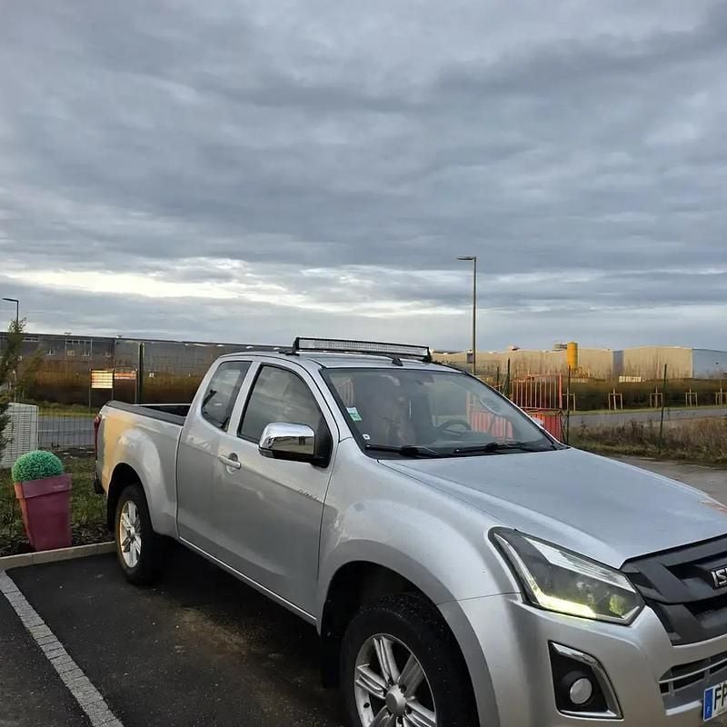 Gris Occasion 2020 Isuzu D-Max SUV | 21 000 € (Prix juste) - Image 1/4