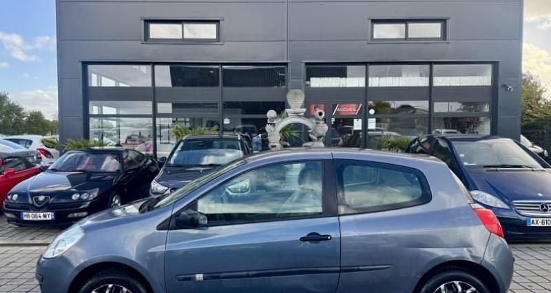 Utilisé 2006 Renault Clio II Dynamique Citadine | 4 990 € (Prix juste) - Image 1/4