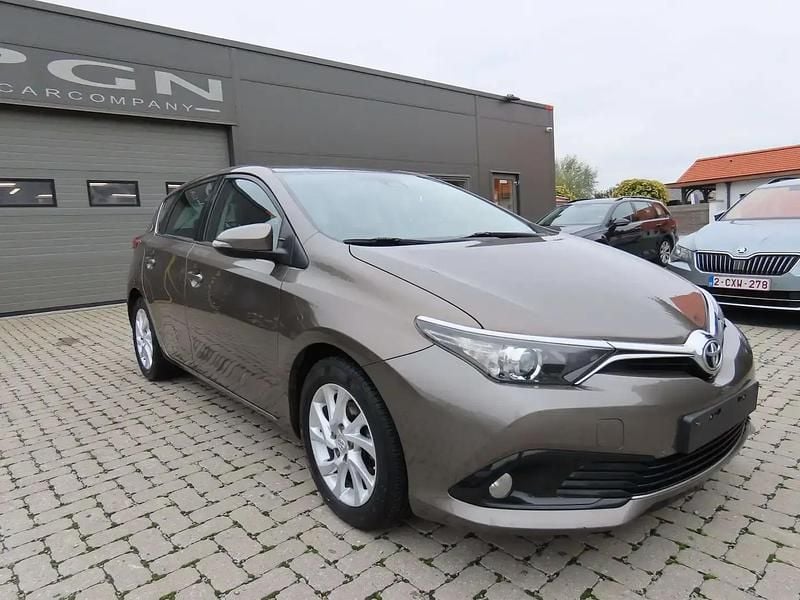 Beige Utilisé 2018 Toyota Auris Comfort Berline | 9 900 € (Super prix) - Image 1/4