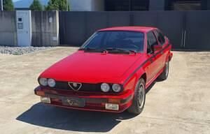 Rouge Occasion 1981 Alfa Romeo GTV Coupé | 25 000 € - Image 1/4