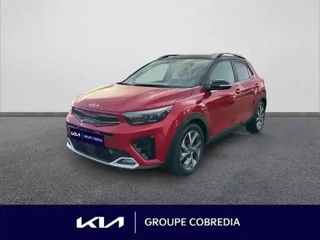 Rouge grenadine métallisé / toit noir Occasion 2022 Kia Stonic GT-Line SUV | 19 490 € (Prix juste) - Image 1/4
