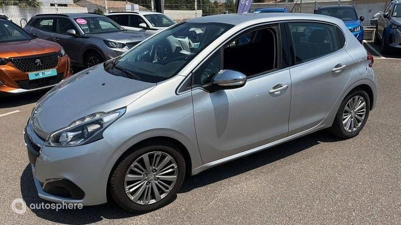 Gris Utilisé 2018 Peugeot 208 Allure Citadine | 11 990 € - Image 1/4