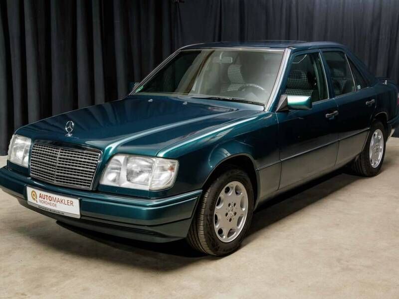 Vert Utilisé 1995 Mercedes E220 Berline | 16 900 € - Image 1/4