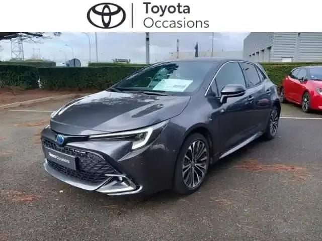 Gris atlas métallisé Occasion 2025 Toyota Corolla Design Berline | 25 990 € (Bon prix) - Image 1/4