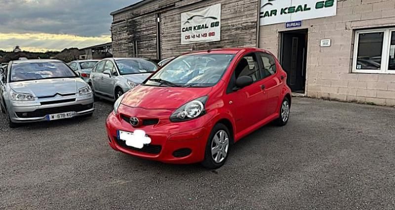 Rouge Utilisé 2011 Toyota Aygo Citadine | 2 499 € (Prix juste) - Image 1/4