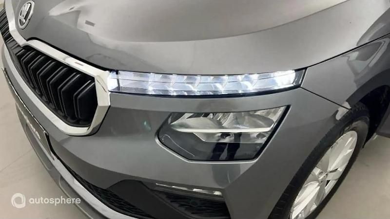 Gris Utilisé 2024 Skoda Kamiq Selection SUV | 22 299 € (Prix juste) - Image 1/4