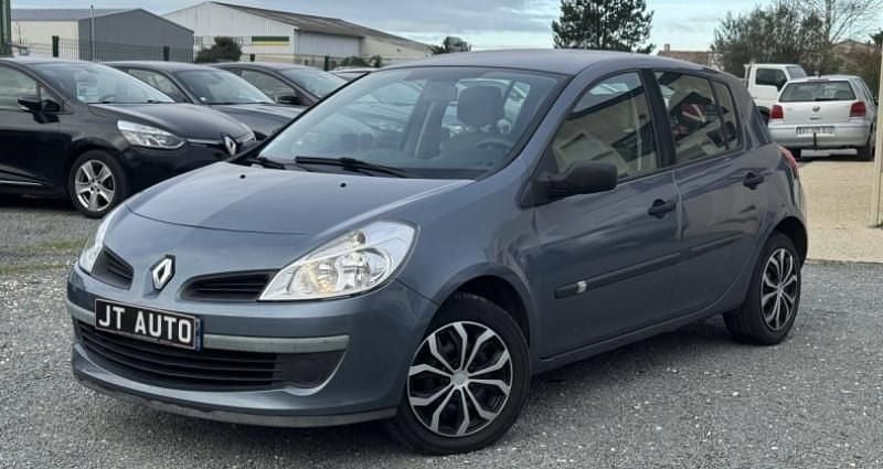 Occasion 2005 Renault Clio III Luxe Citadine | 4 990 € - Image 1/4