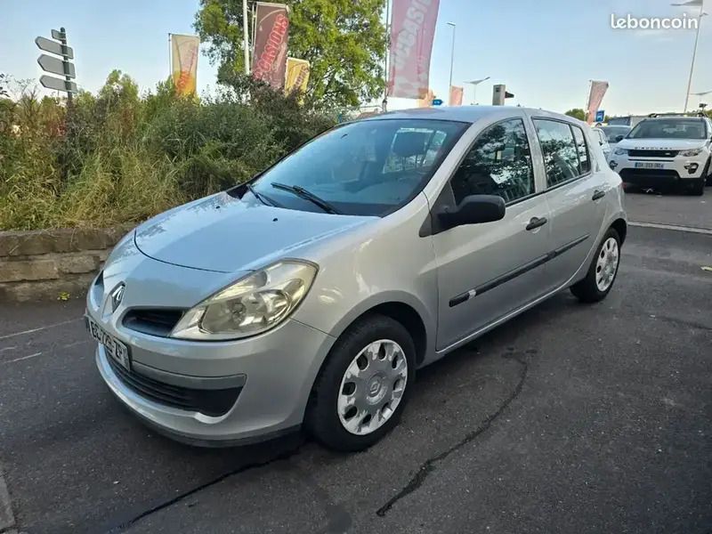 Gris Utilisé 2008 Renault Clio III Berline | 4 490 € (Prix juste) - Image 1/4
