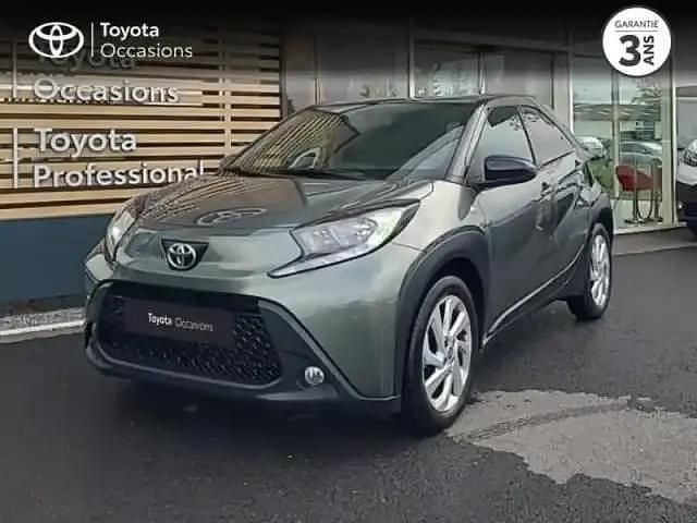 Biton vert cardamome métal/toit noir Occasion 2023 Toyota Aygo X Design SUV | 14 990 € (Prix juste) - Image 1/4