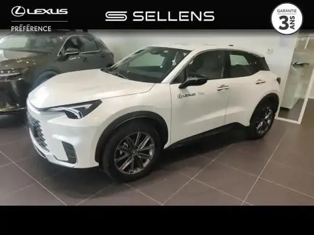 Blanc arctique métallisé Occasion 2025 Lexus LBX SUV | 34 900 € (Bon prix) - Image 1/4