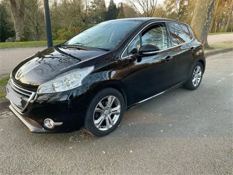 Noir Utilisé 2015 Peugeot 208 Allure Citadine | 6 200 € (Super prix) - Image 1/4