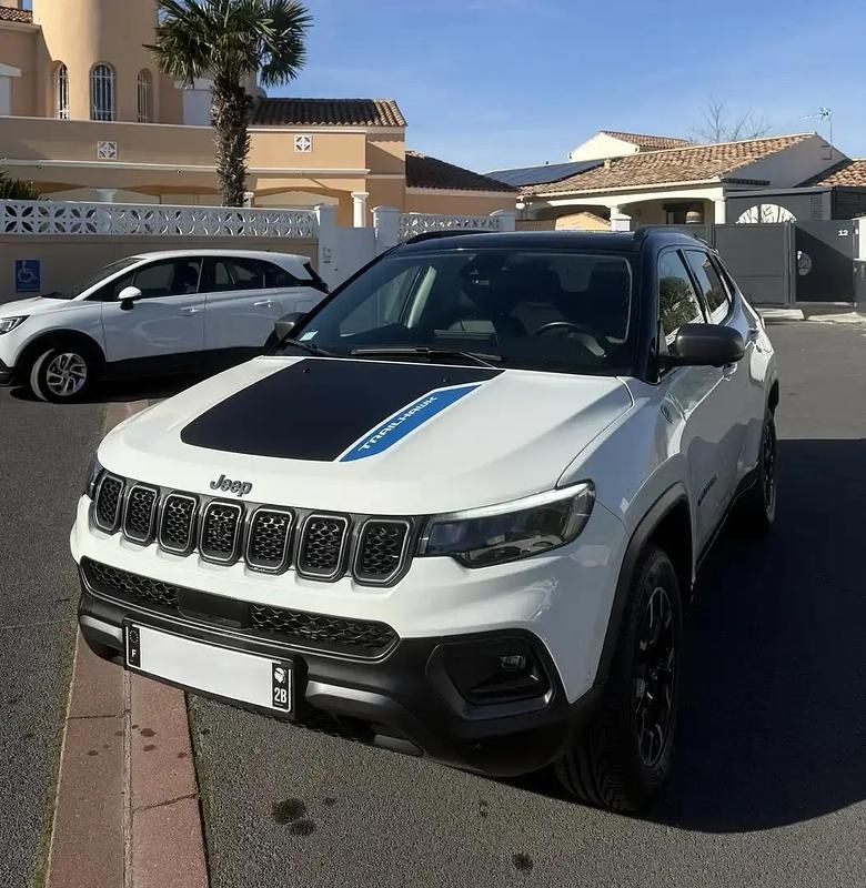 Blanc Utilisé 2022 Jeep Compass Trailhawk SUV | 29 900 € (Prix cher) - Image 1/4