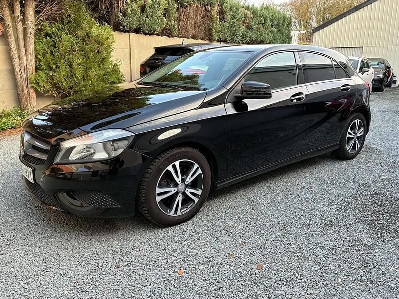 Noir Occasion 2015 Mercedes A180 Berline | 12 490 € (Super prix) - Image 1/4