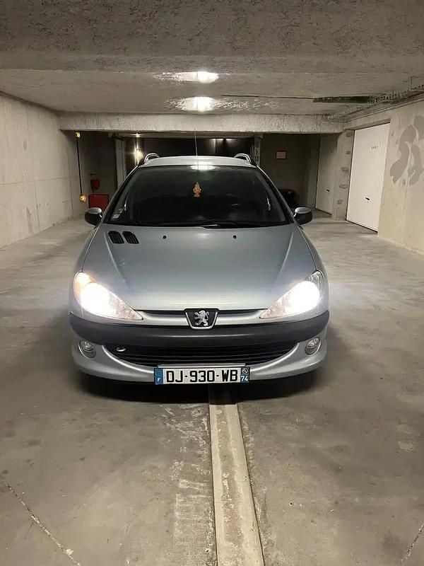 Occasion 2001 Peugeot 206 Berline | 2 000 € (Bon prix) - Image 1/4