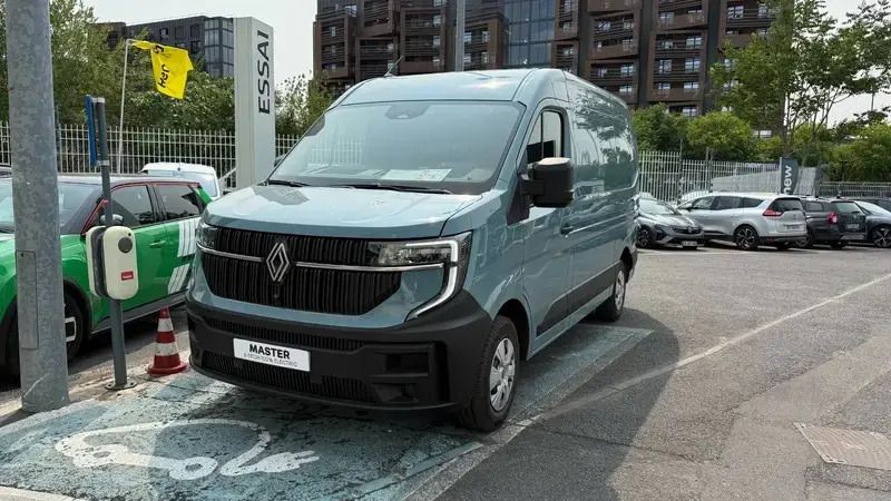 Bleu Nouvelle 2025 Renault Master Van | 74 760 € - Image 1/4