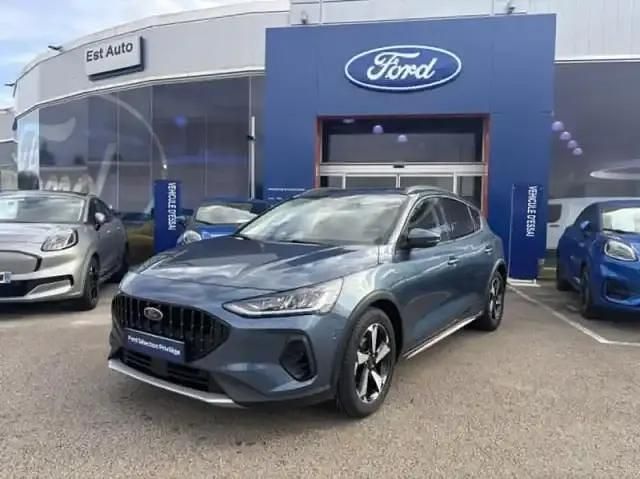 Bleu azur métallisé Occasion 2023 Ford Focus Active Berline | 20 499 € (Prix juste) - Image 1/4