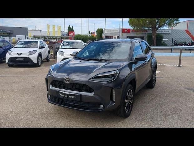 Gris Utilisé 2025 Toyota Yaris Hybrid Design | 28 150 € (Prix assez cher) - Image 1/4