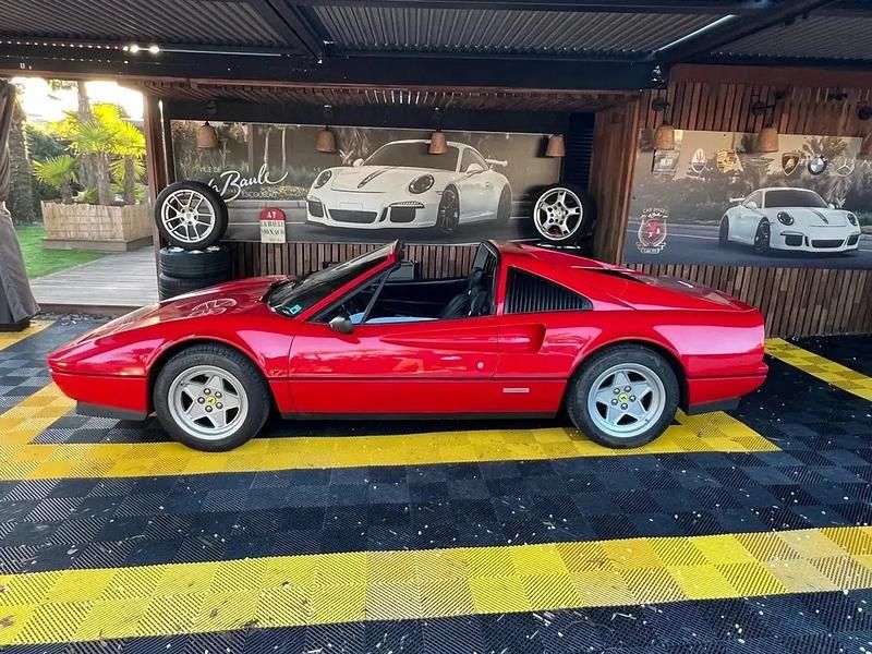 Rouge Occasion 1987 Ferrari 328 Cabriolet | 113 700 € - Image 1/4