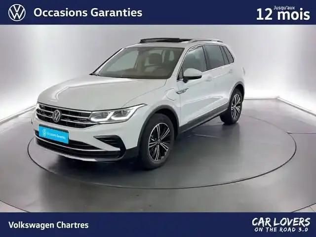 Pure white Utilisé 2022 VW Tiguan Exclusive SUV | 32 490 € (Super prix) - Image 1/4