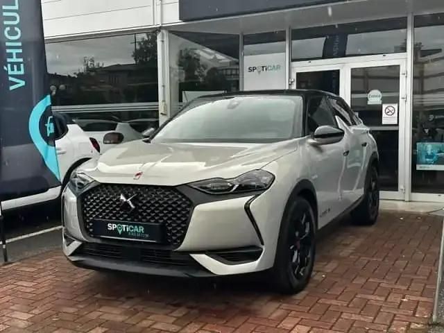 Cristal pearl (m) toit noir perla nera Occasion 2022 DS Automobiles DS3 Crossback Performance SUV | 15 989 € (Prix juste) - Image 1/4