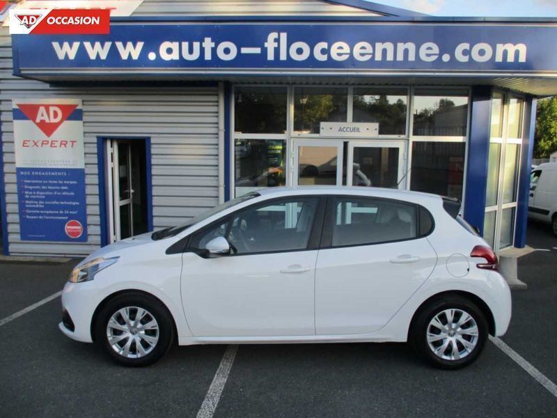 Blanc Utilisé 2017 Peugeot 208 Active Citadine | 11 800 € (Prix assez cher) - Image 1/4
