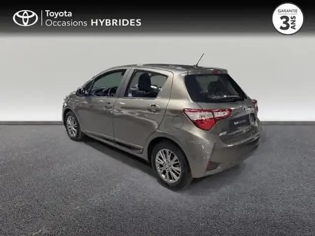 Occasion Toyota Yaris Hybrid 100 ch (73 kW) 2019 Gris dune Berline