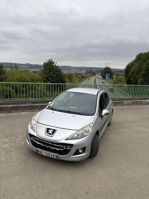 Utilisé 2010 Peugeot 207 Berline | 1 800 € - Image 1/4