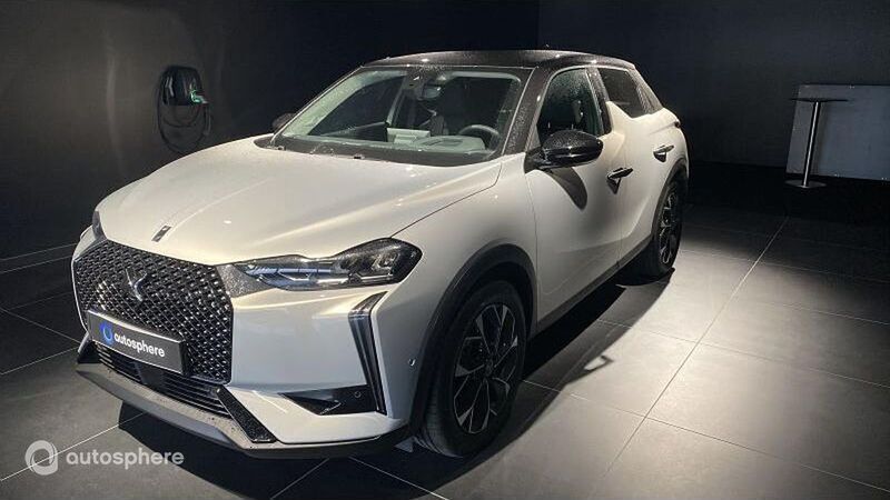 Cristal pearl (n) toit noir Utilisé 2024 DS Automobiles DS3 Crossback E-Tense Opera SUV | 36 769 € - Image 1/4