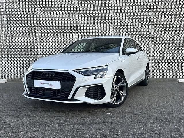 Occasion Audi A3 Sportback e-tron S-Line 150 ch (110 kW) 2024 Blanc glacier métallisé Citadine
