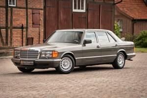 Gris Utilisé 1985 Mercedes 500 Berline | 29 900 € - Image 1/4