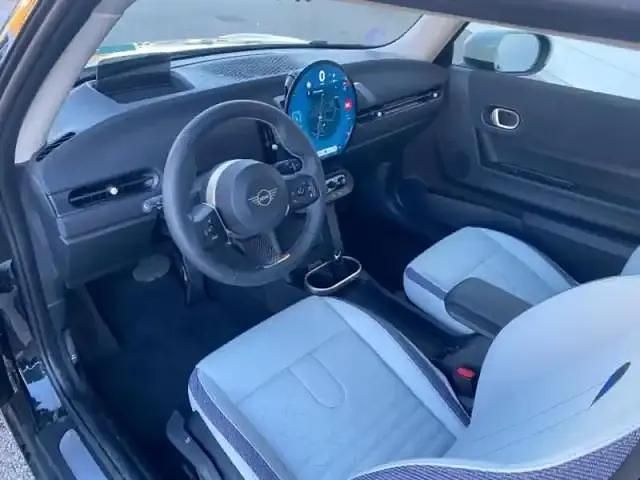 Nouvelle Mini Cooper Classic 2025 Midnight black ii Citadine