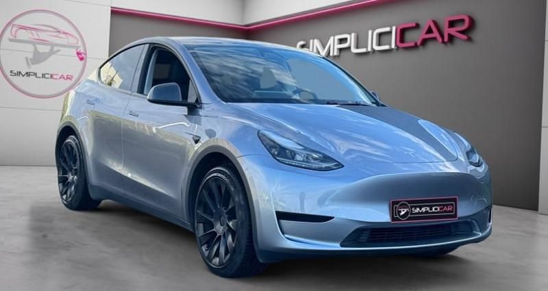 Gris Utilisé 2024 Tesla Model Y Standard Range SUV | 33 990 € (Prix juste) - Image 1/4