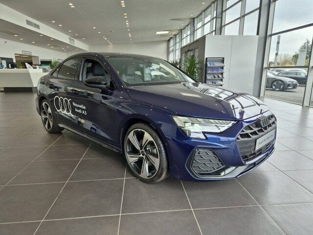 Bleu navarre métallisé Utilisé 2025 Audi A3 S-Line Berline | 44 990 € - Image 1/4