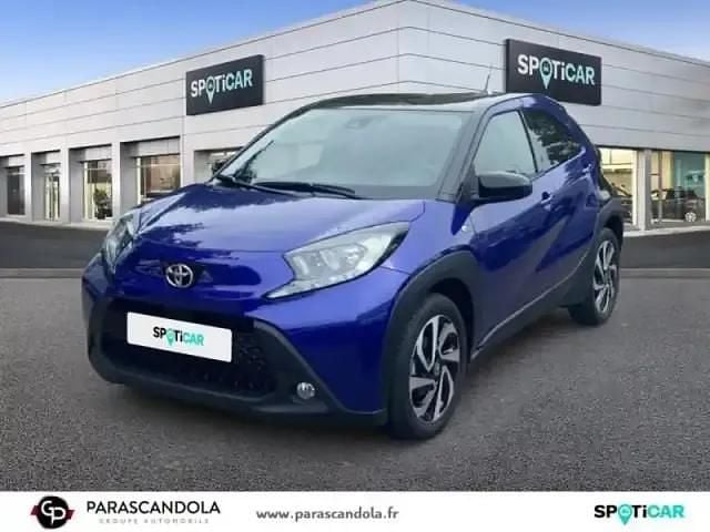 Biton bleu genièvre métal/toit noir Utilisé 2024 Toyota Aygo Design Citadine | 15 550 € (Prix juste) - Image 1/4