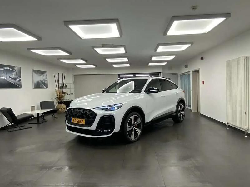 Blanc Utilisé 2025 Audi SQ5 Sportback Sport SUV | 86 051 € - Image 1/4