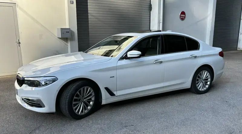 Utilisé 2018 BMW 520 Luxury Line Berline | 25 500 € (Prix juste) - Image 1/4