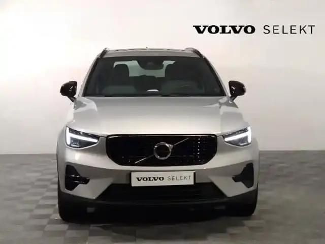 Argent aurore métallisé Utilisé 2023 Volvo XC40 Plus SUV | 36 500 € (Prix juste) - Image 1/3