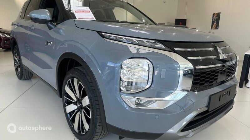 Gris Nouvelle 2025 Mitsubishi Outlander P-HEV Intense SUV | 57 999 € - Image 1/4