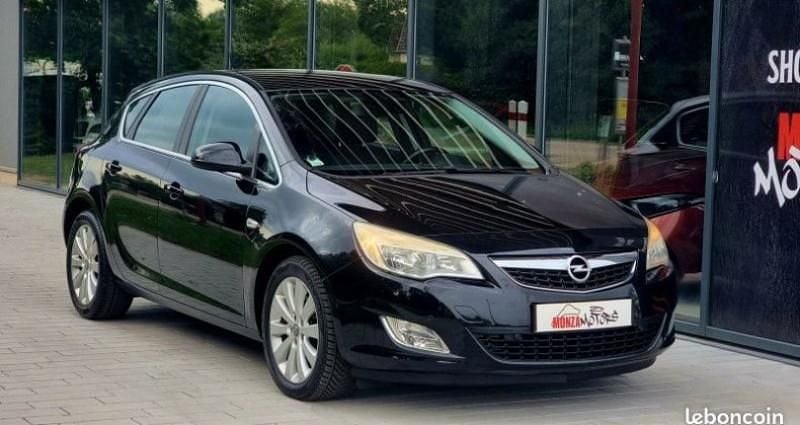 Utilisé 2010 Opel Astra Cosmo Berline | 4 900 € - Image 1/4