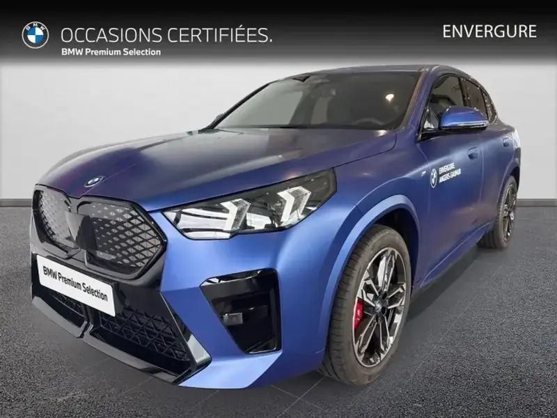 Utilisé 2025 BMW iX2 M Sport SUV | 49 880 € (Prix juste) - Image 1/4