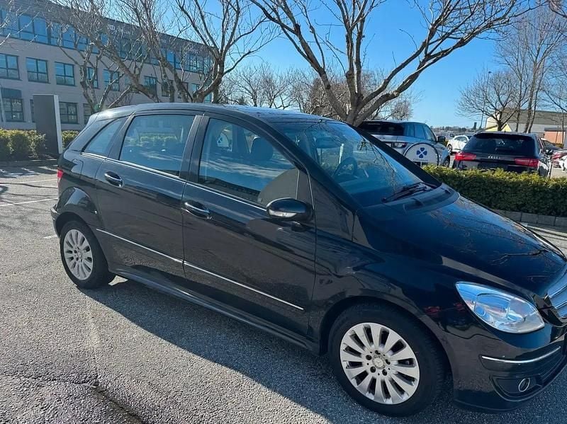 Utilisé 2007 Mercedes B180 Monospace | 2 550 € - Image 1/4