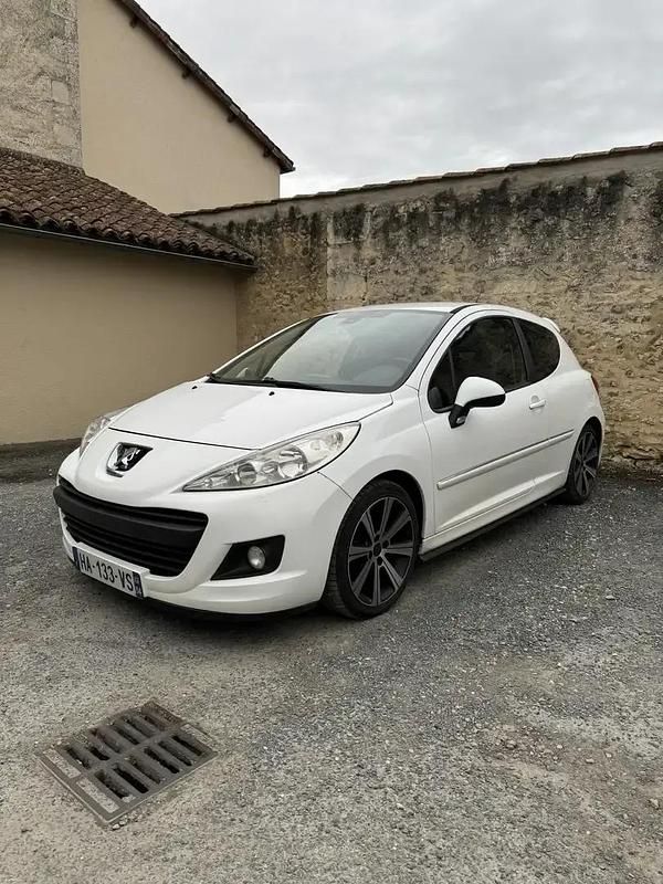 Utilisé 2010 Peugeot 207 Premium Berline | 4 500 € (Prix cher) - Image 1/4