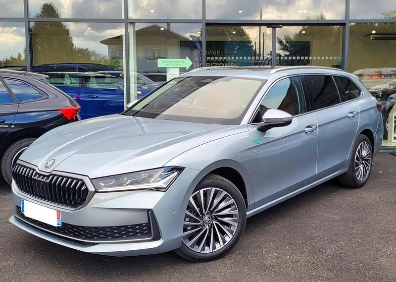 Gris Utilisé 2024 Skoda Superb Break | 42 990 € - Image 1/3