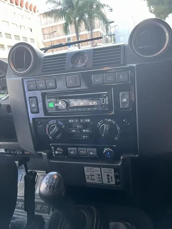 Noir Occasion 2015 Land Rover Defender SUV | 60 000 € - Image 1/4