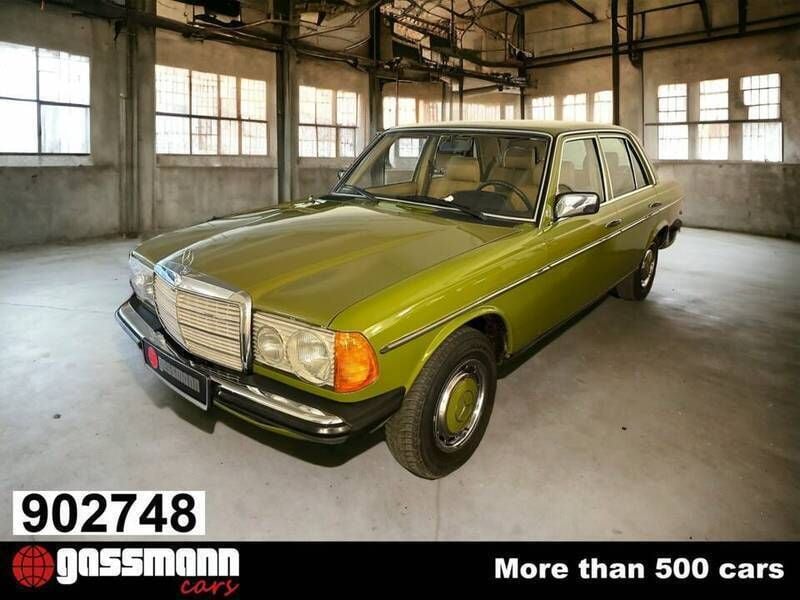 Occasion Mercedes 200 60 ch (44 kW) 1982 Vert Berline
