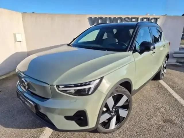 Vert sauge métallisé/toit noir Utilisé 2024 Volvo EX40 Ultra SUV | 39 990 € (Super prix) - Image 1/4