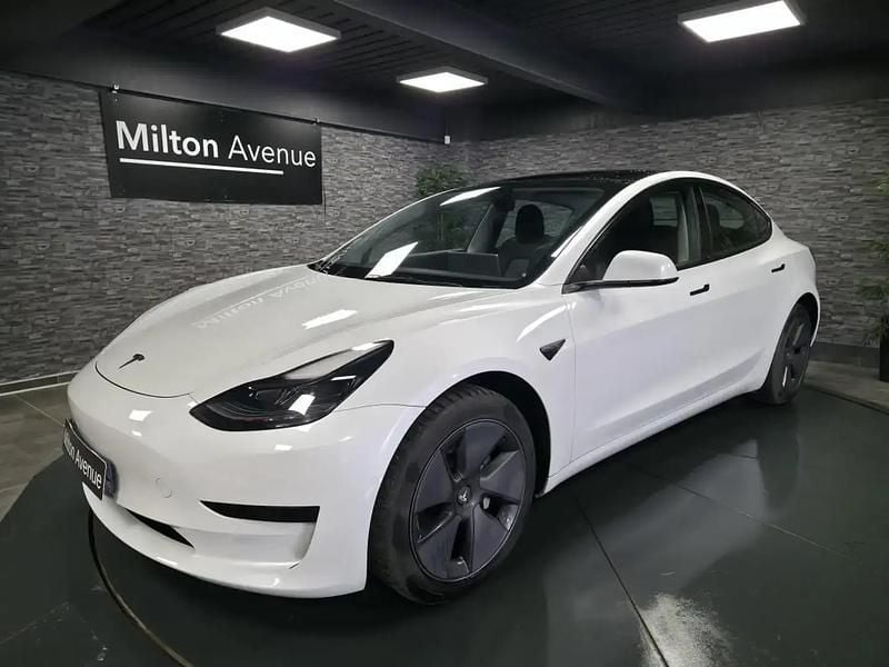 Blanc Occasion 2021 Tesla Model 3 Standard Range Berline | 23 990 € (Prix juste) - Image 1/4