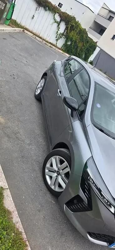 Gris Utilisé 2023 Renault Clio V Evolution Berline | 15 000 € (Prix juste) - Image 1/4